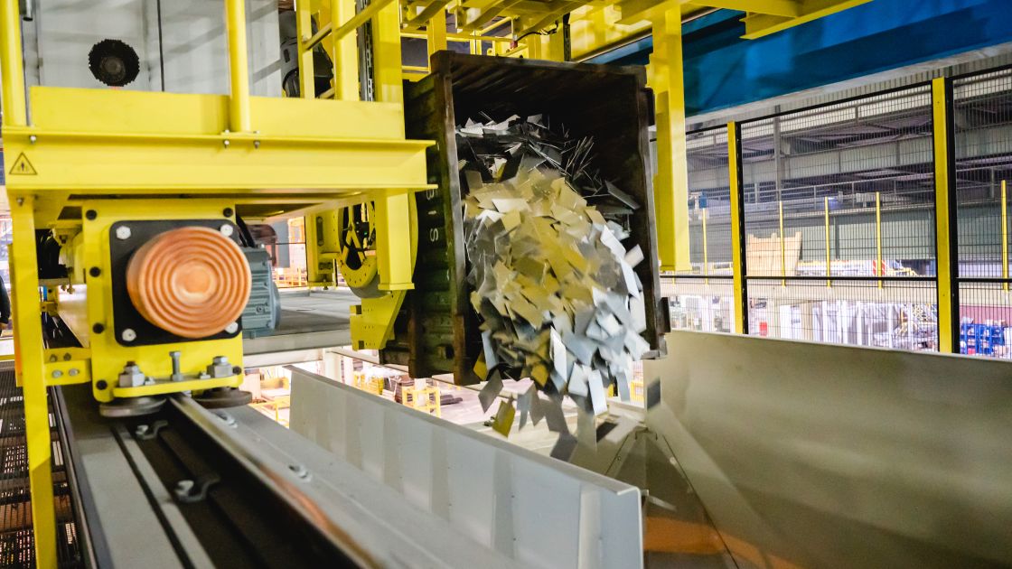 Automatischer Transport und Entleerung der Kreislaufschrotte